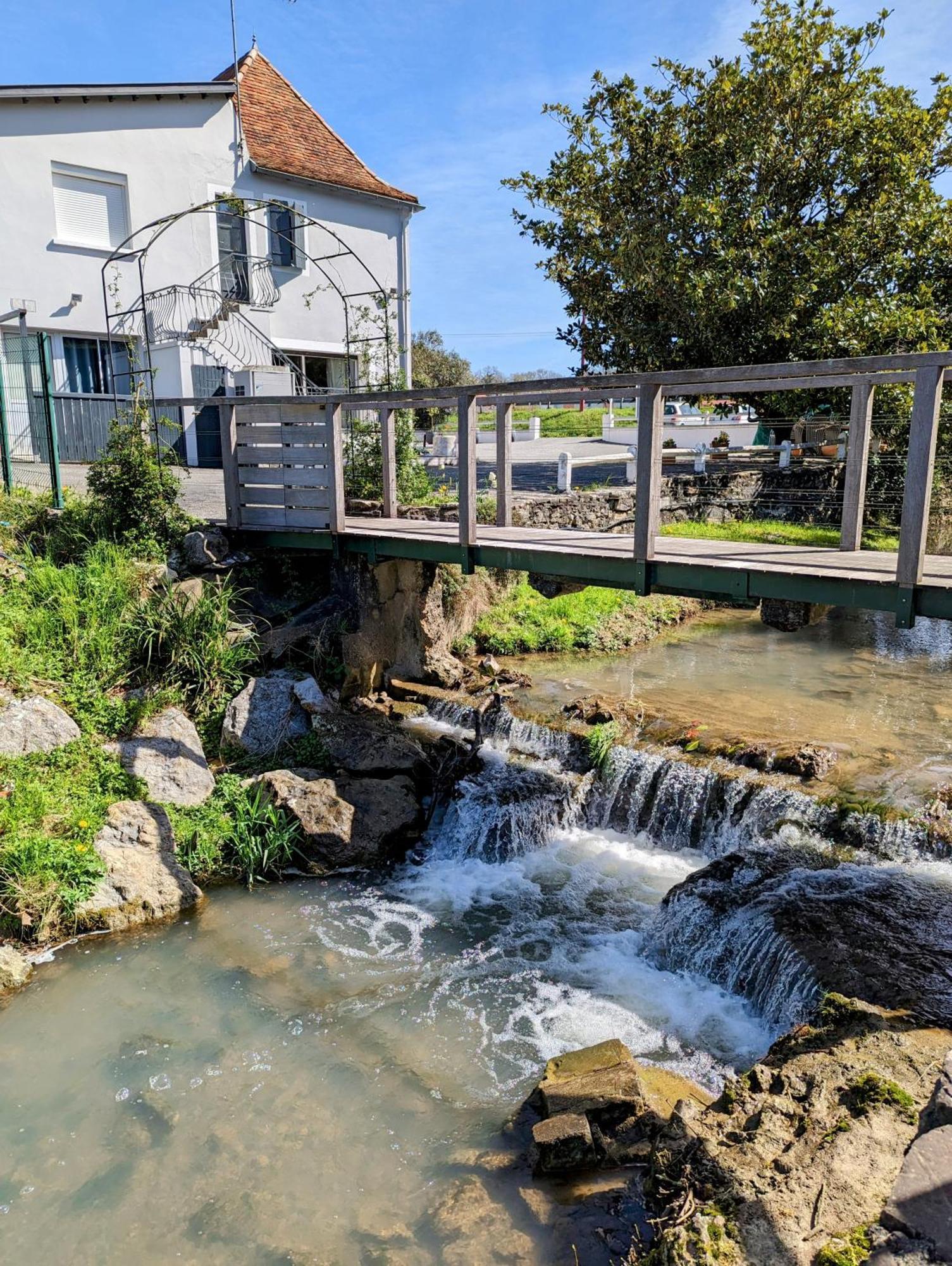 Logis Auberge Du Relais - Hotel & Restaurant Berenx 외부 사진